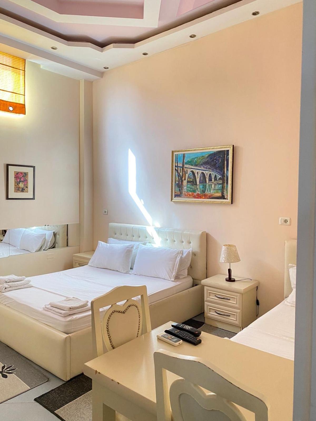Hotel Pasarela Berat Luaran gambar