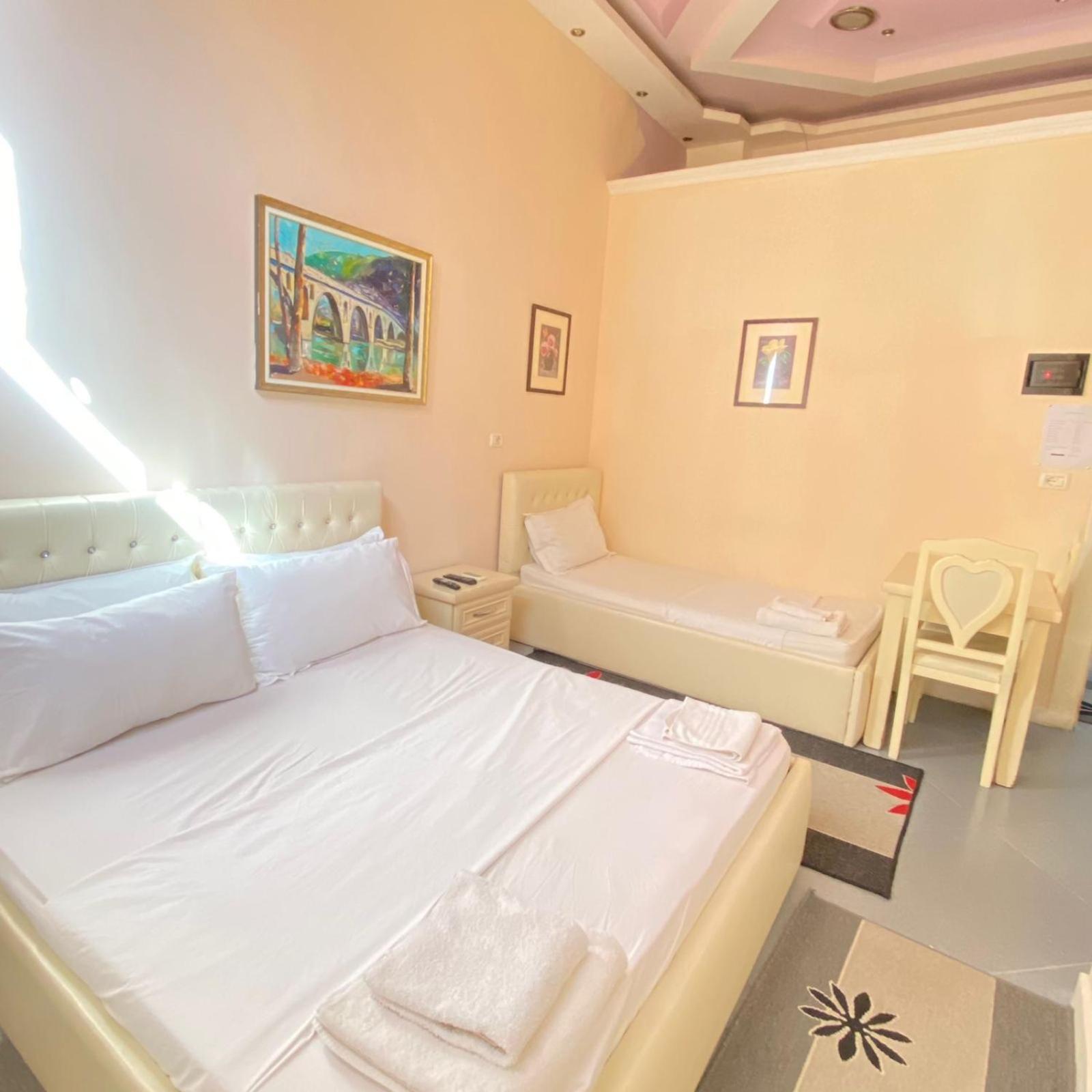 Hotel Pasarela Berat Luaran gambar