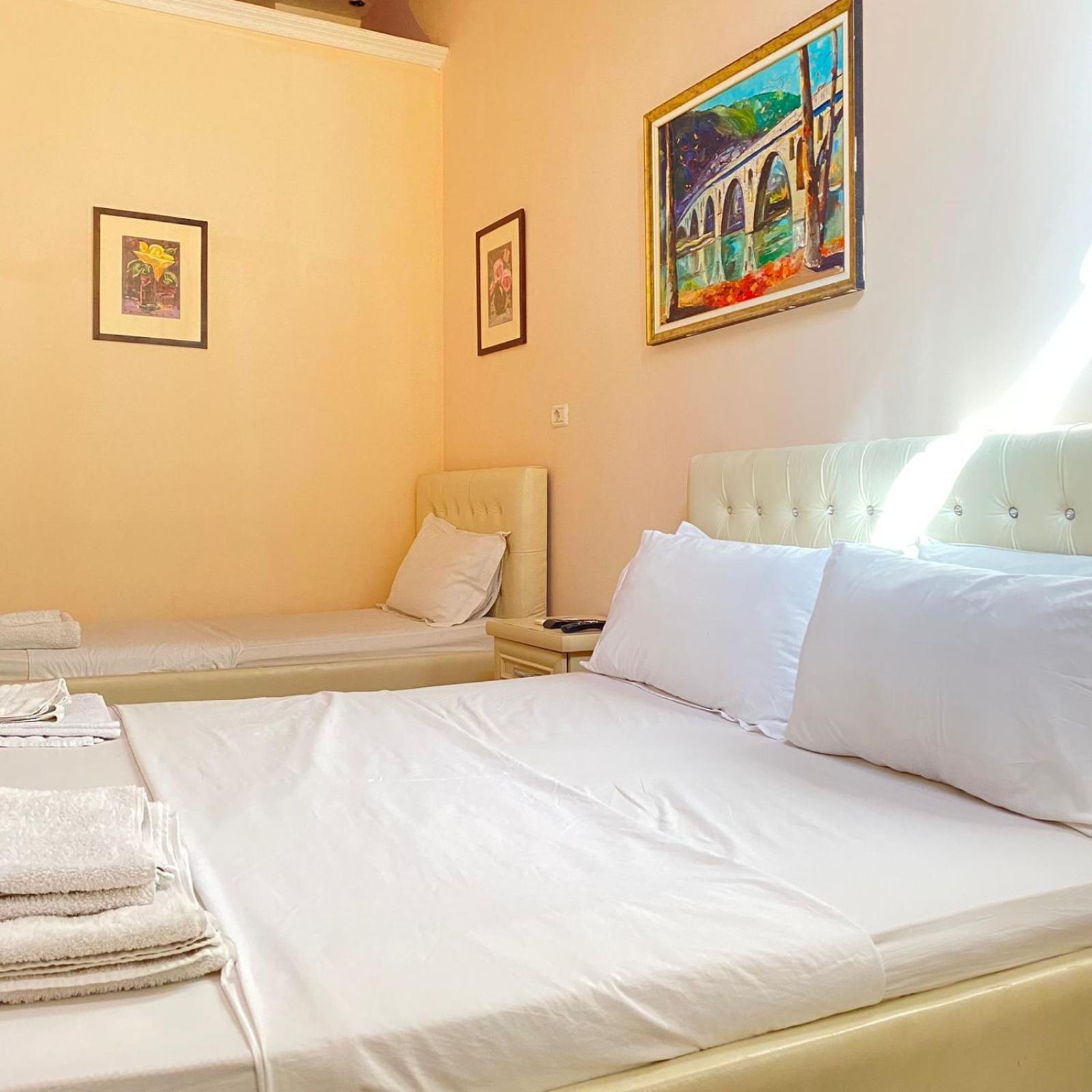 Hotel Pasarela Berat Luaran gambar