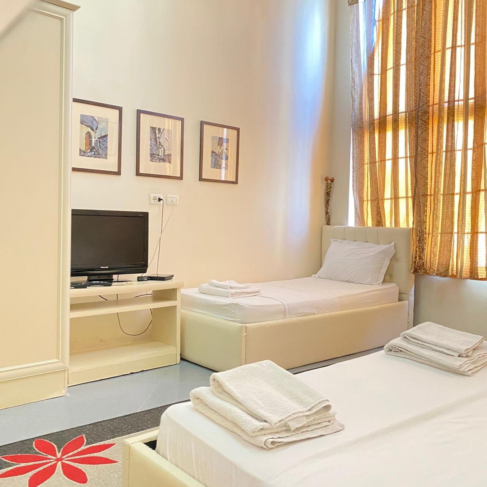 Hotel Pasarela Berat Luaran gambar