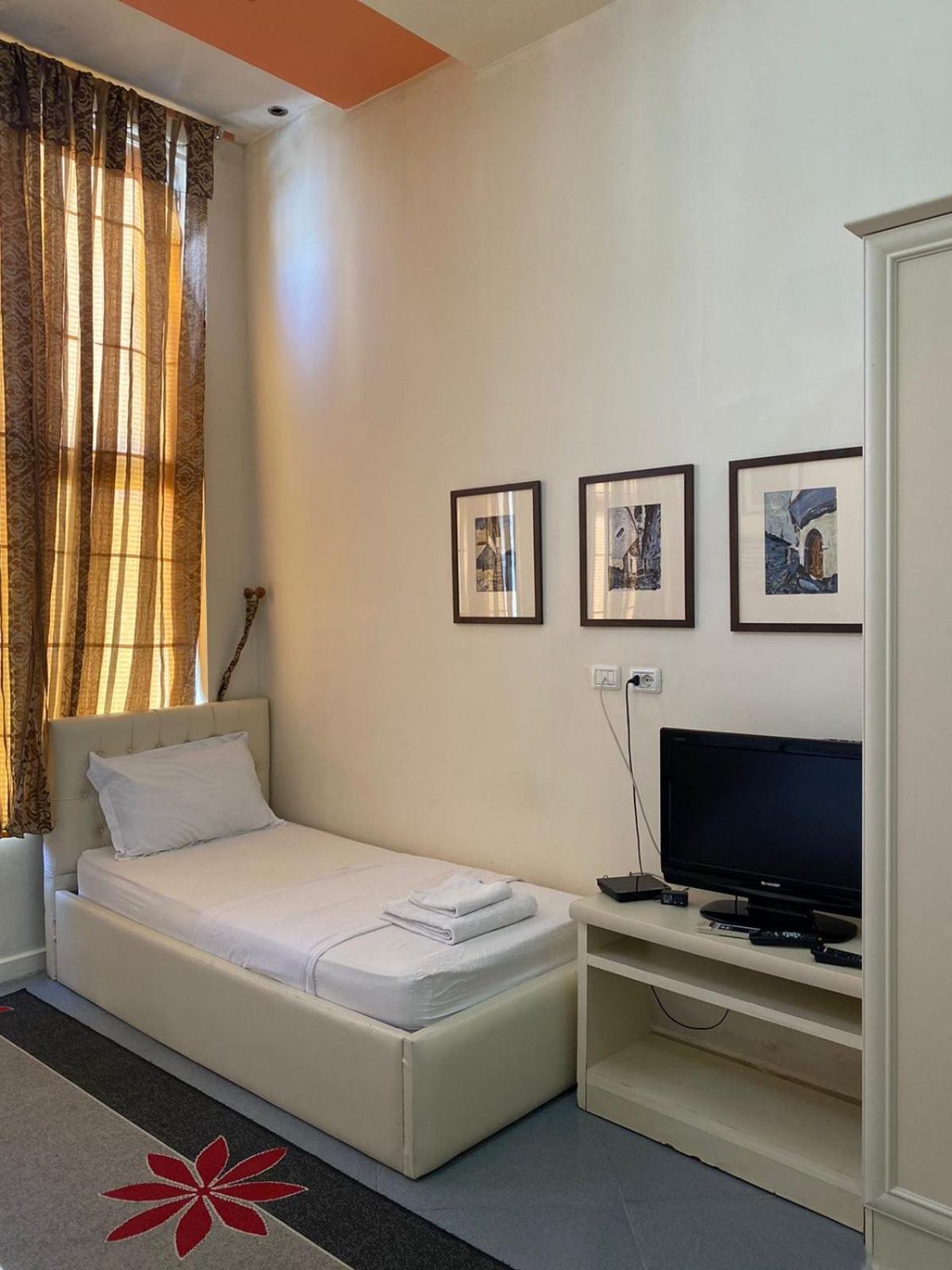 Hotel Pasarela Berat Luaran gambar